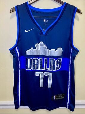 Nike Dallas Mavericks Luka Doncic #77 Men's Blue NBA Jersey Size 48